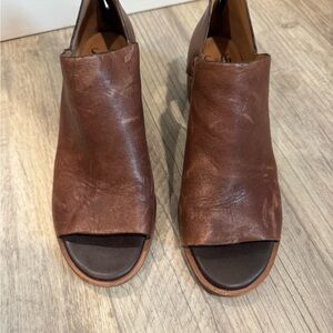 Sofft Brown Leather Open-Toe sandals